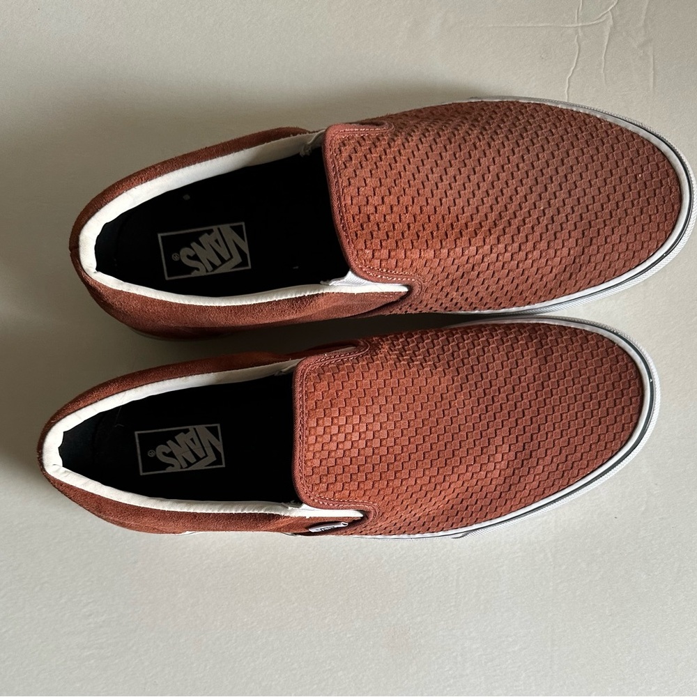Reduced!! ⬇️ Vans Classic Slip-On Sequoia Brown Embossed Suede Sneaker Shoes